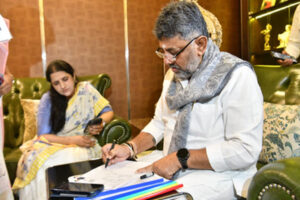 Enumeration Form : कर्नाटक में एसआईआर की शुरुआत, सीएम डीके शिवकुमार ने खुद भरा एन्यूमरेशन फॉर्म