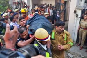 Lucknow Fire Tragedy : लखनऊ अग्निकांड : हादसे में जान गंवाने वालों की सूची आई सामने, दो का जारी है इलाज