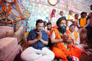 Kejrival : अयोध्या पहुंचे केजरीवाल, कहा- राम मंदिर चढ़ावा चोरी 'महापाप', मामले में शामिल बड़े लोगों की भी हो जांच