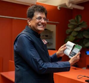 Payments made easy : पीयूष गोयल ने फ्रांस में किया यूपीआई लॉन्च, भारतीय पर्यटकों के लिए डिजिटल भुगतान हुआ आसान