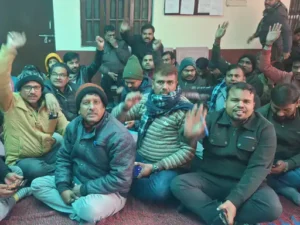 Farmers in Distress : फतेहपुर में लेखपालों की कार्यशैली पर सवाल, भूमि सत्यापन में देरी से किसान परेशान