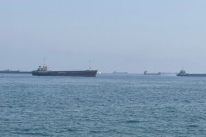 Movement of ships : होर्मुज में बढ़ी जहाजों की आवाजाही, ईरान के तीन तेल टैंकरों ने अमेरिकी नाकेबंदी को किया पार