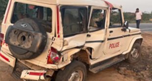 Patrol Bolero : लालसोट में दर्दनाक हादसा : तेज रफ्तार ट्रेलर ने पुलिस की गश्ती बोलेरो को मारी टक्कर, दोनों वाहन 20 फीट गहरी खाई में पलटे, 3 पुलिसकर्मी घायल