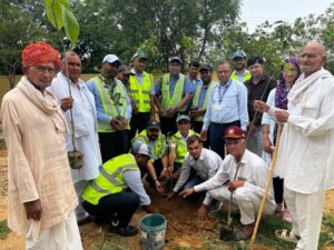 Mass Tree Plantation : ट्रांससिस्टम लॉजिस्टिक प्राइवेट लिमिटेड (जापानी जोन, नीमराना) द्वारा पीएचसी भीटेडा में किया गया वृहद वृक्षारोपण