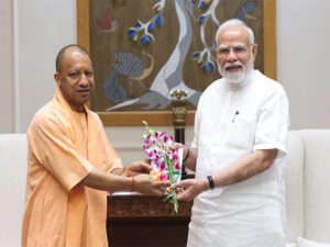CM Yogi extended congratulations : सबसे लंबे कार्यकाल वाले निर्वाचित प्रधानमंत्री बने नरेंद्र मोदी, सीएम योगी ने दी बधाई