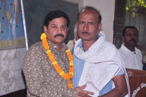 Ceremony Held : माध्यमिक शिक्षणेत्तर कर्मचारी एसोसिएशन के तत्वावधान में बाबूलाल कुशवाहा का भव्य सेवानिवृत्ति सम्मान समारोह आयोजित