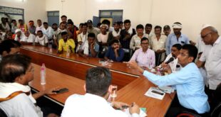 By reducing for farmers : कलेक्टर यादव का मंडी निरीक्षण, तुलाई दर घटाकर किसानों को राहत दी गई