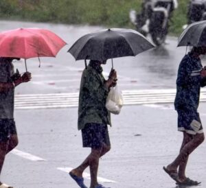 Storm and Rain Alert Issued : उत्तर प्रदेश में मौसम का उतार-चढ़ाव जारी, 20 जिलों में आंधी-बारिश का अलर्ट जारी