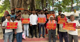 Family in Crisis : मेरठ विकास प्राधिकरण में 30 वर्ष सेवा के बाद सफाई कर्मचारियों की नौकरी खत्म, परिवार संकट में