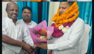 Grand welcome : मेरठ में नव नियुक्त जिला विद्यालय निरीक्षक का भव्य स्वागत, कर्मचारियों के हितों पर चर्चा