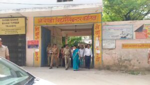 Superintendent of Police : जिलाधिकारी और पुलिस अधीक्षक ने परीक्षा केंद्रों का किया निरीक्षण, निष्पक्ष परीक्षा के दिए निर्देश