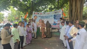 Workers gathered : ग्रेट निकोबार को लेकर हापुड़ में कांग्रेस का हस्ताक्षर अभियान तेज, कई स्थानों पर जुटे कार्यकर्ता