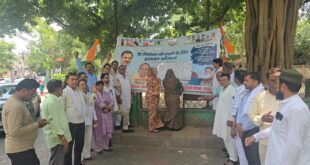 Workers gathered : ग्रेट निकोबार को लेकर हापुड़ में कांग्रेस का हस्ताक्षर अभियान तेज, कई स्थानों पर जुटे कार्यकर्ता