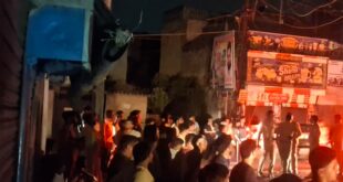 Public outrage erupted : मंडी क्षेत्र पिलखुवा में 24 घंटे बिजली गुल, जनता का आक्रोश फूटा, प्रदर्शन हुआ