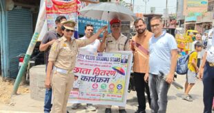 Umbrellas and water : भीषण गर्मी में ट्रैफिक पुलिसकर्मियों को राहत, प्रभारी निधि चौधरी ने बांटे छाते व पानी