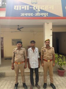 Arson and assault : खुटहन पुलिस ने आगजनी व मारपीट मामले में वांछित अभियुक्त को किया गिरफ्तार