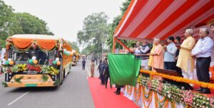 Smart Transportation : लखनऊ में इलेक्ट्रिक बसों का शुभारंभ, स्वच्छ और स्मार्ट परिवहन को मिली नई दिशा