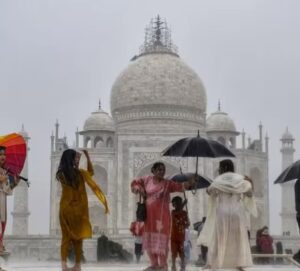 Weather changes due to storm and rain : उत्तर प्रदेश में आंधी बारिश से बदला मौसम, कई जिलों में अलर्ट जारी हुआ