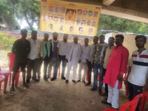 Sharbat Distribution : भीषण गर्मी में समाजसेवियों ने किया शरबत वितरण, राहगीरों को मिली राहत और मानव सेवा का दिया संदेश
