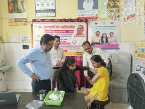 Safety armor : हापुड़ के नगरीय प्राथमिक स्वास्थ्य केंद्रों में एचपीवी टीकाकरण अभियान सफल, 28 बालिकाओं को मिला सुरक्षा कवच