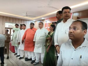 Teliyani Block Pramukh : शायद पहली बार मंच पर दिखी तेलियानी ब्लॉक प्रमुख,होने लगी चर्चा