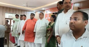 Teliyani Block Pramukh : शायद पहली बार मंच पर दिखी तेलियानी ब्लॉक प्रमुख,होने लगी चर्चा