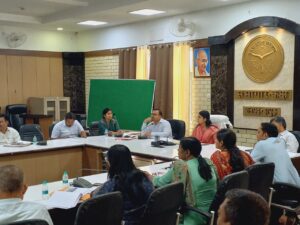 Special Focus : जिलाधिकारी की समीक्षा बैठक में आधार अपडेट अभियान को 100% कवरेज का लक्ष्य, बच्चों पर विशेष फोकस