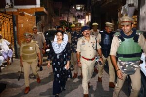Superintendent of Police : मोहर्रम को लेकर हापुड़ प्रशासन अलर्ट: जिलाधिकारी और पुलिस अधीक्षक ने निकाला फ्लैग मार्च, शांति एवं सुरक्षा व्यवस्था पर विशेष जोर