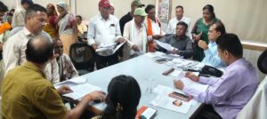 Instructions for action : दमोह जनसुनवाई में 350 मामलों का निराकरण, कलेक्टर ने दिए त्वरित कार्रवाई के निर्देश