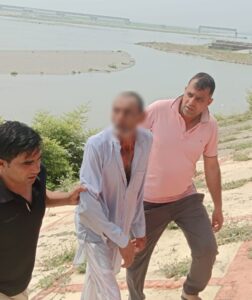 Ramraj Police : गंगा में कूदे व्यक्ति की जान बचाकर रामराज पुलिस ने दिखाई मानवता, साहस और तत्परता