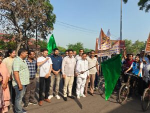 Bicycle Rally : योग सप्ताह में हापुड़ में निकली भव्य पदयात्रा और साइकिल रैली, स्वास्थ्य संदेश प्रसारित