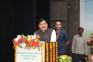 Harmful fertilizer : सीएम डॉ. मोहन का प्राकृतिक खेती पर जोर, कहा- कीटनाशक-रासायनिक खाद नुकसानदेह