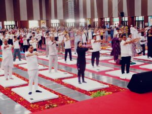 Yoga Message : जनपद हापुड़ में 12वां अंतर्राष्ट्रीय योग दिवस उत्साहपूर्वक मनाया, स्वस्थ आयु हेतु योग संदेश