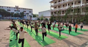 International Yoga Day : एकलव्य विश्वविद्यालय में अंतरराष्ट्रीय योग दिवस के अवसर पर सामूहिक योग