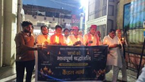 Deceased students : लखनऊ अग्निकांड में मृत छात्रों को हापुड़ में कैंडल मार्च से श्रद्धांजलि, सरकार पर उठाए सवाल गए