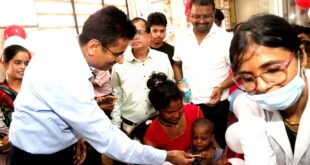 District Hospital : दमोह में कलेक्टर ने जिला अस्पताल में बच्चों को पिलाई पल्स पोलियो दवा, अभियान तेज