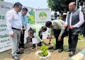 Plastic Eradication : विश्व पर्यावरण दिवस पर कलेक्ट्रेट परिसर में वृक्षारोपण कार्यक्रम का आयोजन, प्लास्टिक उन्मूलन पर जोर