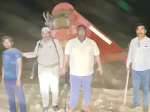 A demand was raised : जलेसर में ट्रैक्टर चालक और किसान के बीच विवाद, झूठे आरोप लगाने के दावों की जांच की मांग उठी