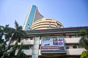 Slid down : मध्य पूर्व में तनाव बढ़ने से भारतीय शेयर बाजार लाल निशान में खुला; सेंसेक्स 77,000 के नीचे फिसला