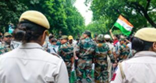 Delhi Police : प्रदर्शनकारियों के लिए खाना ले जाने पर युवकों को हिरासत में लेने का दावा झूठा और भ्रामक : दिल्ली पुलिस