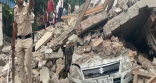 Three people died : दिल्ली: रोहिणी सेक्टर 16 में इमारत गिरने से अब तक तीन लोगों की मौत