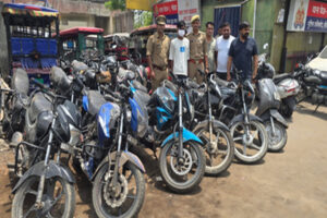 Vehicle recovered : नोएडा: अंतर्राज्यीय बाइक चोर गिरफ्तार, चोरी के 12 दोपहिया वाहन बरामद
