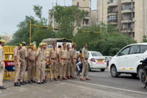 Tight security : नोएडा-दिल्ली बॉर्डर पर हाई अलर्ट: किसानों के दिल्ली कूच और प्रदर्शनों के मद्देनजर चिल्ला बॉर्डर पर सुरक्षा कड़ी