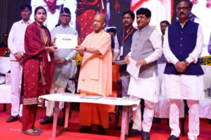 CM Yogi : 2017 से पहले रोजगार और निवेश का माहौल चौपट था, आज कौशल और सुरक्षा से यूपी बना विकास का इंजन : सीएम योगी