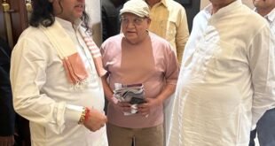 Narrator : आप कब से खेलने लगे क्रिकेट? : पूर्व CM अशोक गहलोत की कथावाचक देवकी नंदन ठाकुर पर चुटकी, मुलाकात बनी चर्चा का विषय