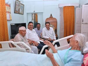 Inquired about well-being : मुख्यमंत्री भजनलाल शर्मा ने राजस्थान विधानसभा की पूर्व अध्यक्ष सुमित्रा सिंह के आवास पर पहुंचकर उनकी कुशलक्षेम जानी