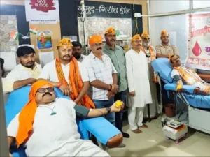 Organization of the camp : विश्व रक्तदाता दिवस पर जिला अस्पताल जौनपुर में स्वैच्छिक रक्तदान शिविर का आयोजन