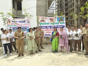 Planted saplings : एक पेड़ माँ के नाम अभियान में जिलाधिकारी कविता मीना ने नव निर्मित पुलिस लाइन परिसर में पौधारोपण किया