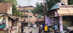 Questions Raised : जौनपुर महिला अस्पताल के मुख्य द्वार से सूचना बोर्ड गायब, मरीजों को परेशानी, जिम्मेदारी पर उठे सवाल