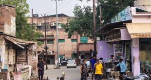 Questions Raised : जौनपुर महिला अस्पताल के मुख्य द्वार से सूचना बोर्ड गायब, मरीजों को परेशानी, जिम्मेदारी पर उठे सवाल